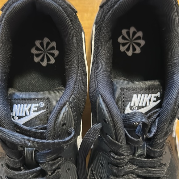 Nike Air Max Black and White Athletic Shoes - Picture 14 of 15